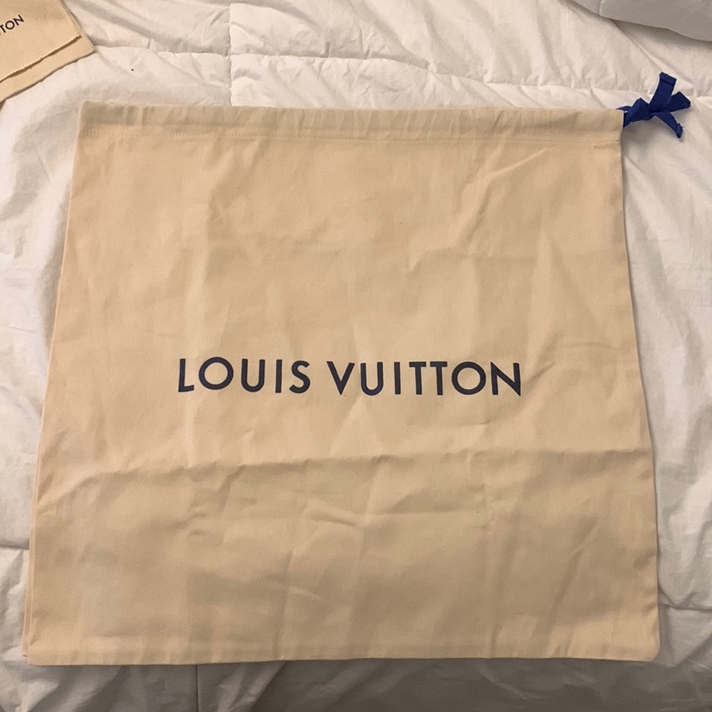 LOUIS VUITTON DUSTER BAG 17”.lX. 17” new